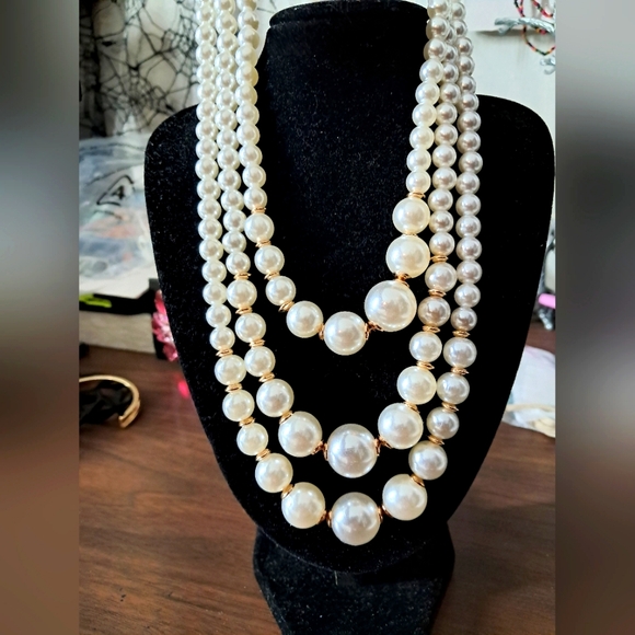 EL Erica Lyons 3 strand pearl necklace - Picture 1 of 5